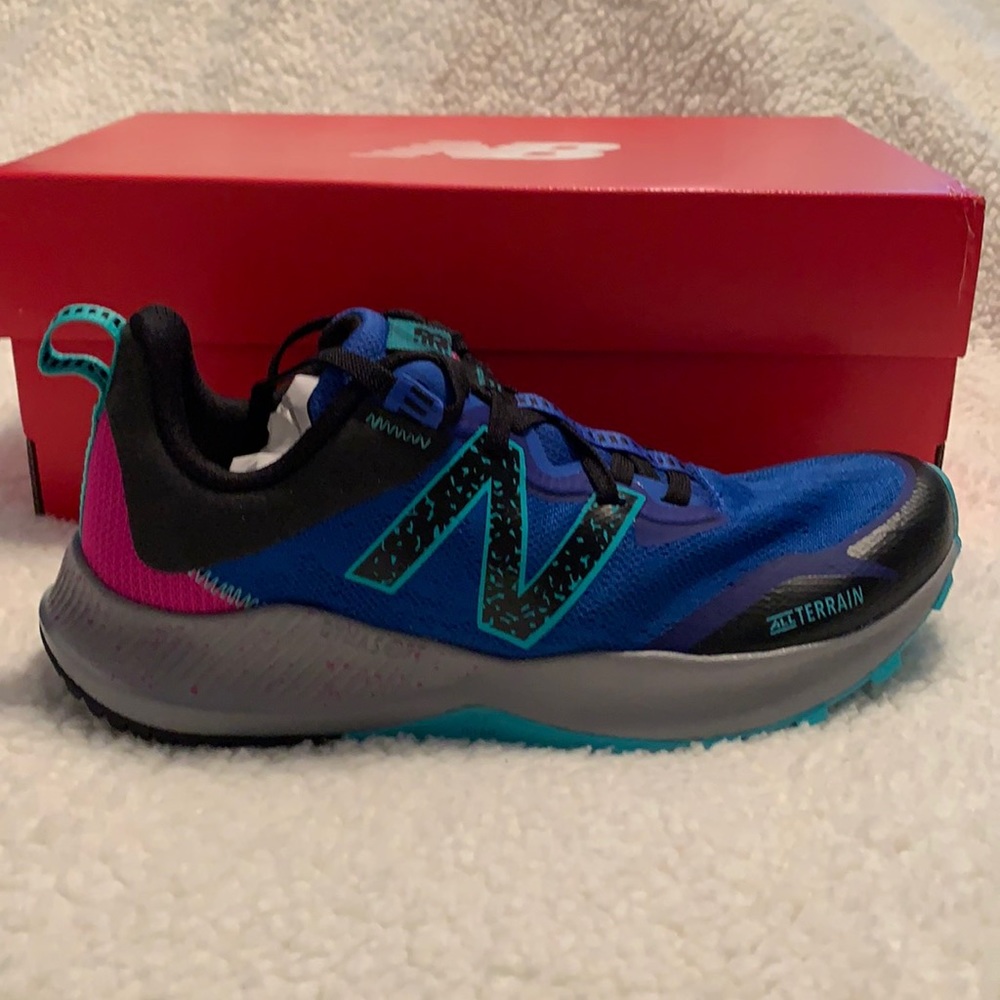 NEVER WORN!!!   New Balance NItrel WTNTRLL4- women’s size 9.5 US
